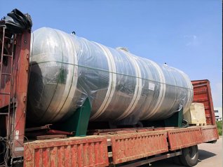 东西湖出口卧式储气罐发货中